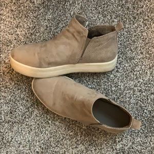 Universal Thread Platform Sneaker